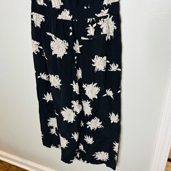 VINCE Chrysanthemum Black & White Print Floral 100% Silk Jumpsuit Size Large - Picture 5 of 12